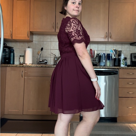 Lulu’s Wine Lace Dress - Picture 4 of 5